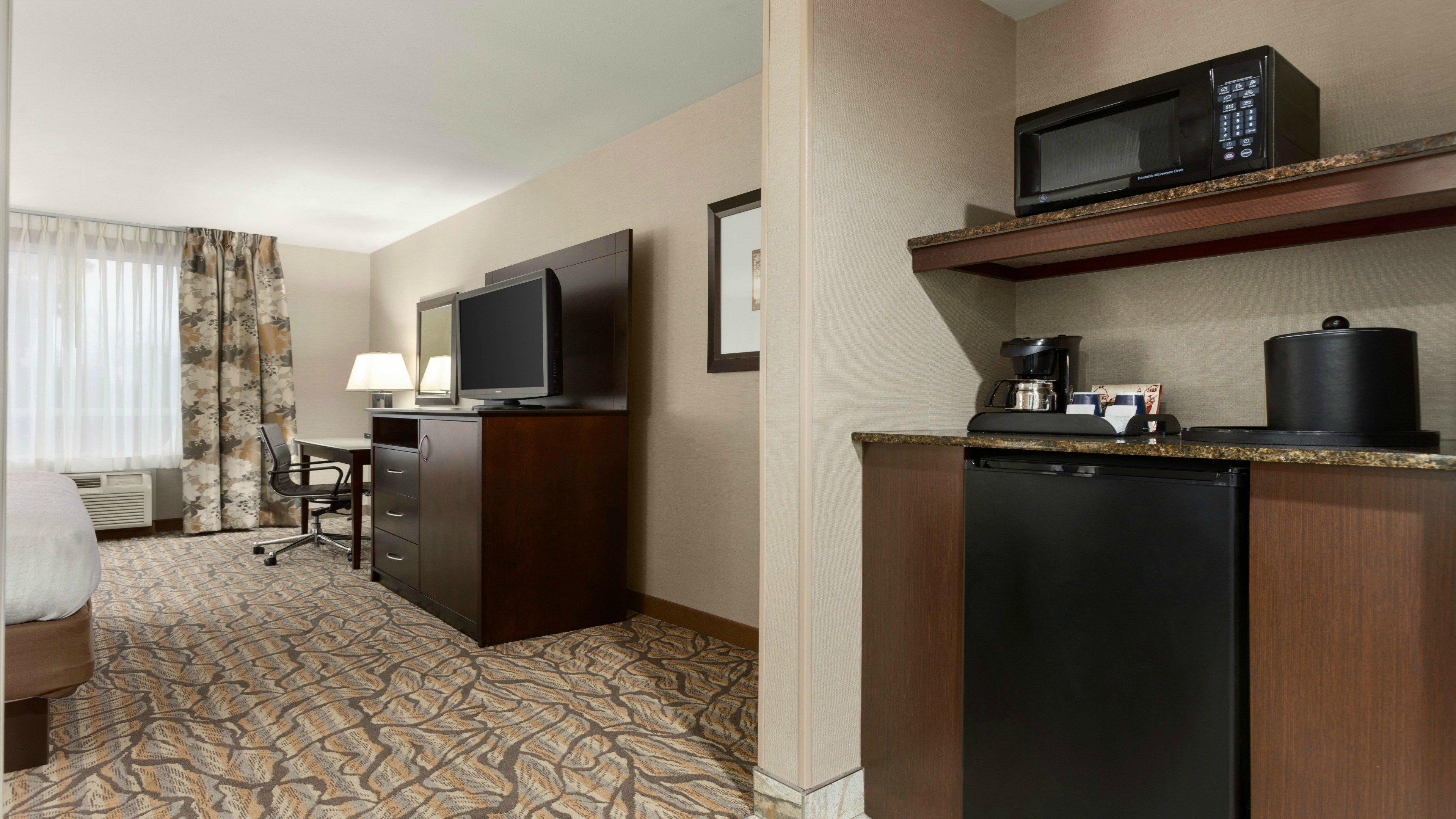 Holiday Inn Hotel & Suites Gateway By Ihg Williamsburg Exterior photo