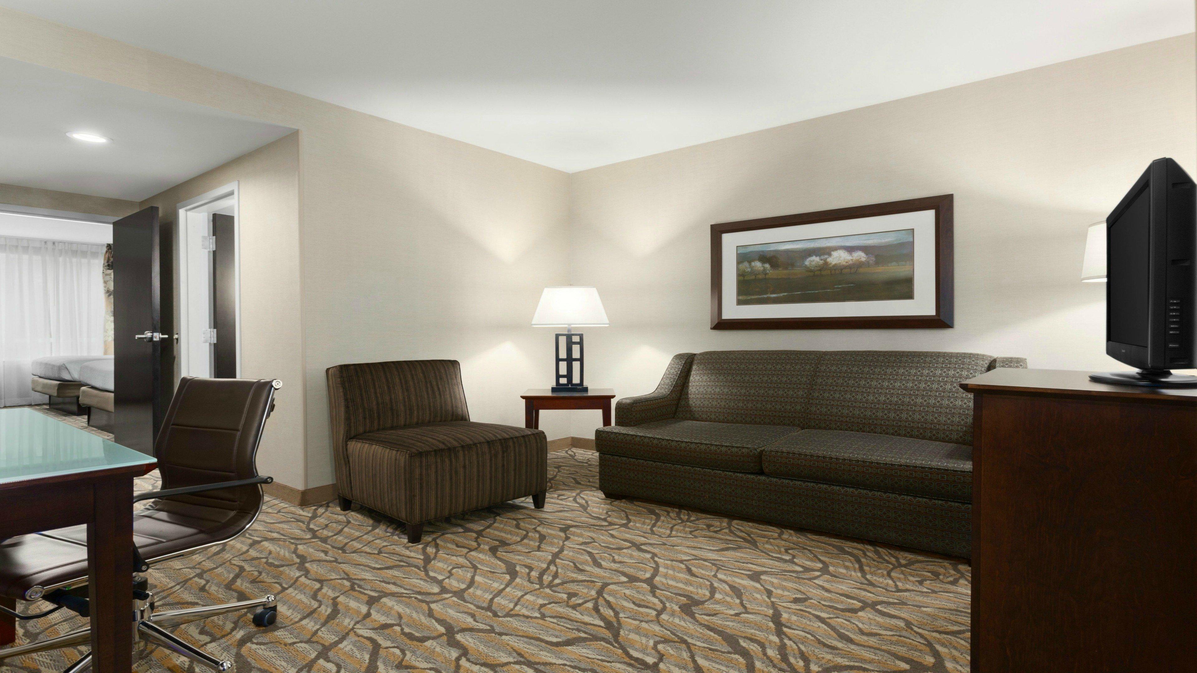 Holiday Inn Hotel & Suites Gateway By Ihg Williamsburg Exterior photo