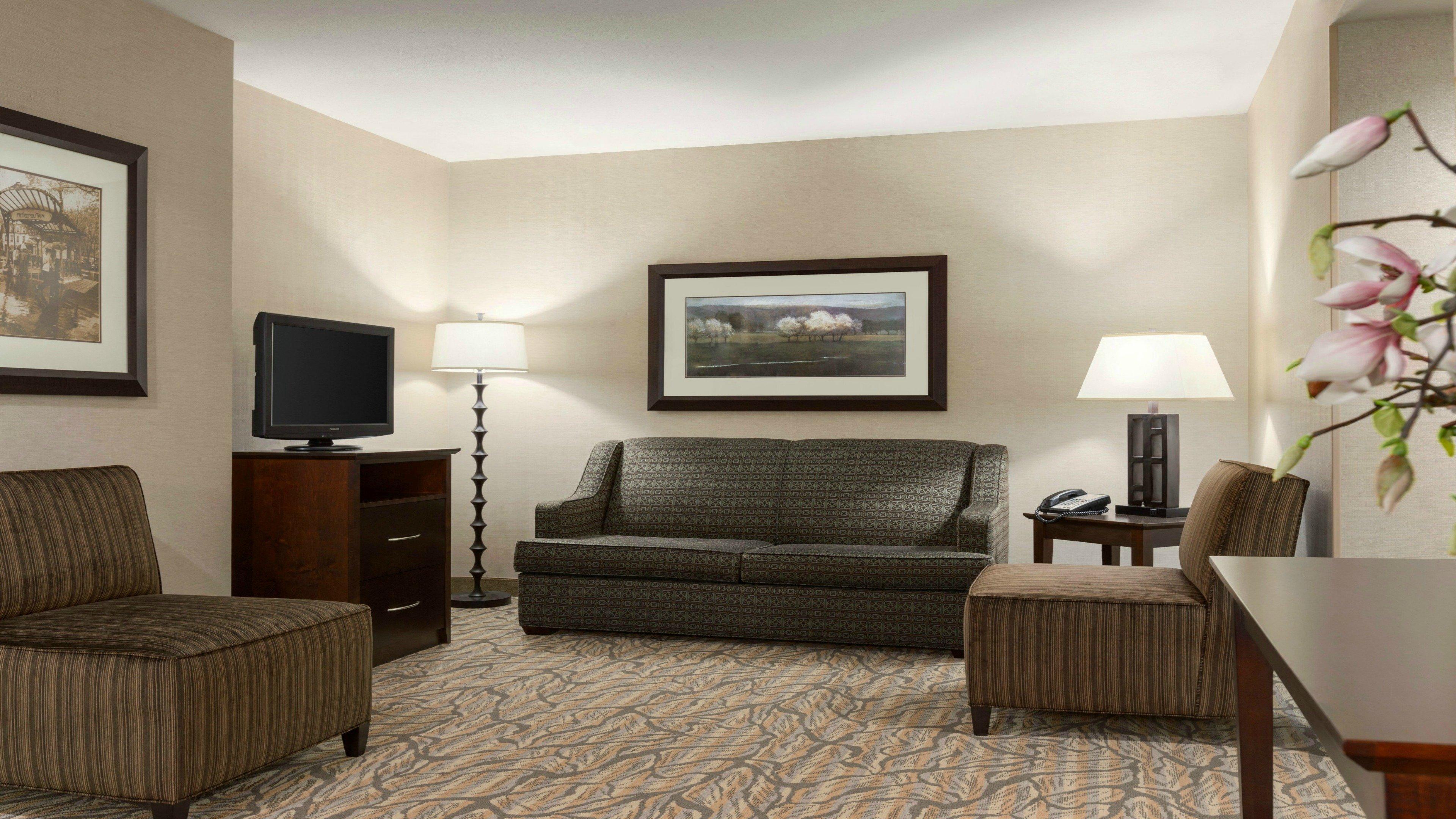 Holiday Inn Hotel & Suites Gateway By Ihg Williamsburg Exterior photo