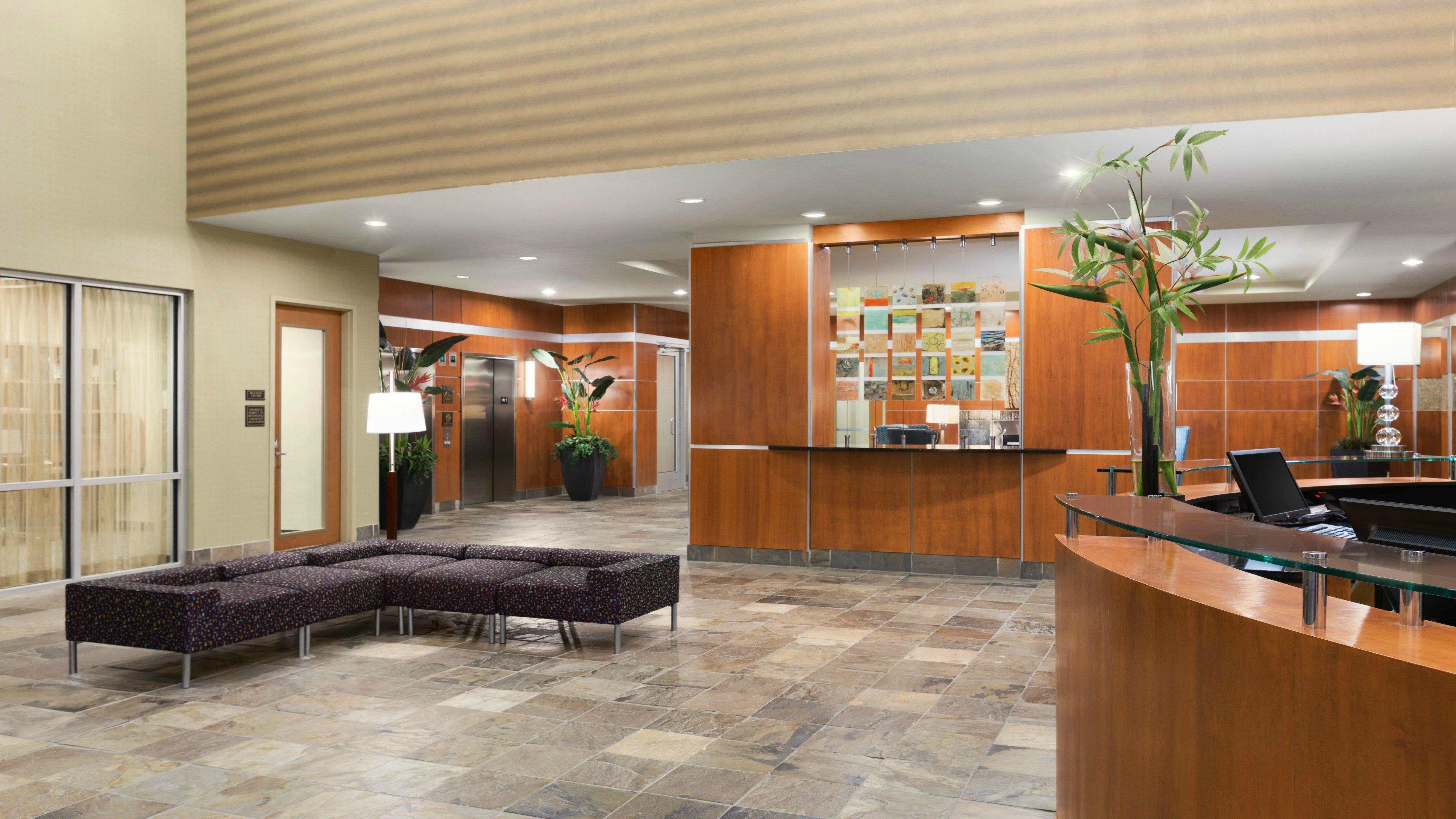 Holiday Inn Hotel & Suites Gateway By Ihg Williamsburg Exterior photo