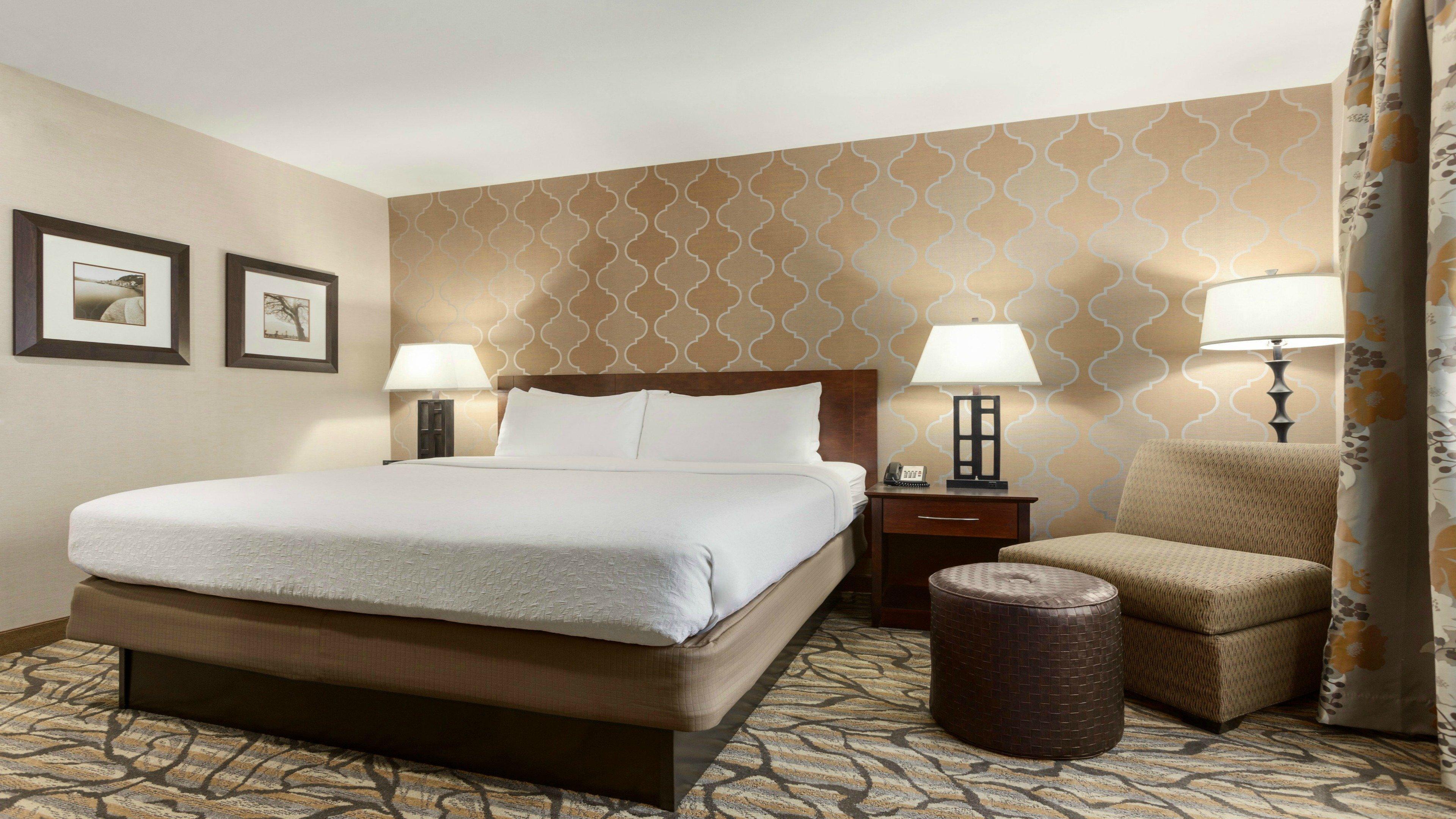 Holiday Inn Hotel & Suites Gateway By Ihg Williamsburg Exterior photo