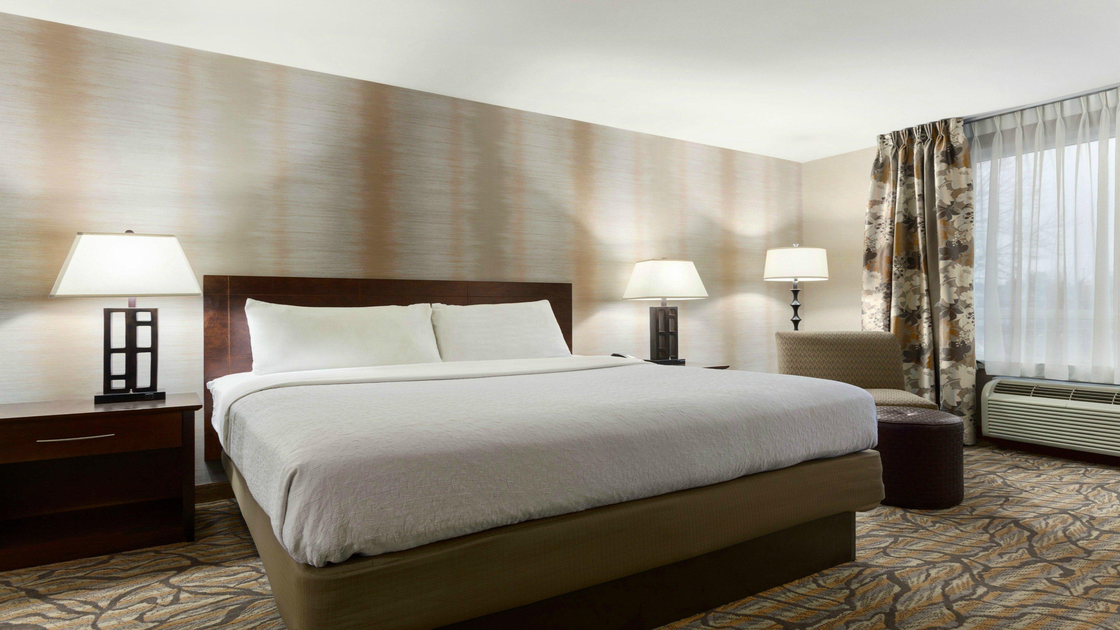 Holiday Inn Hotel & Suites Gateway By Ihg Williamsburg Exterior photo