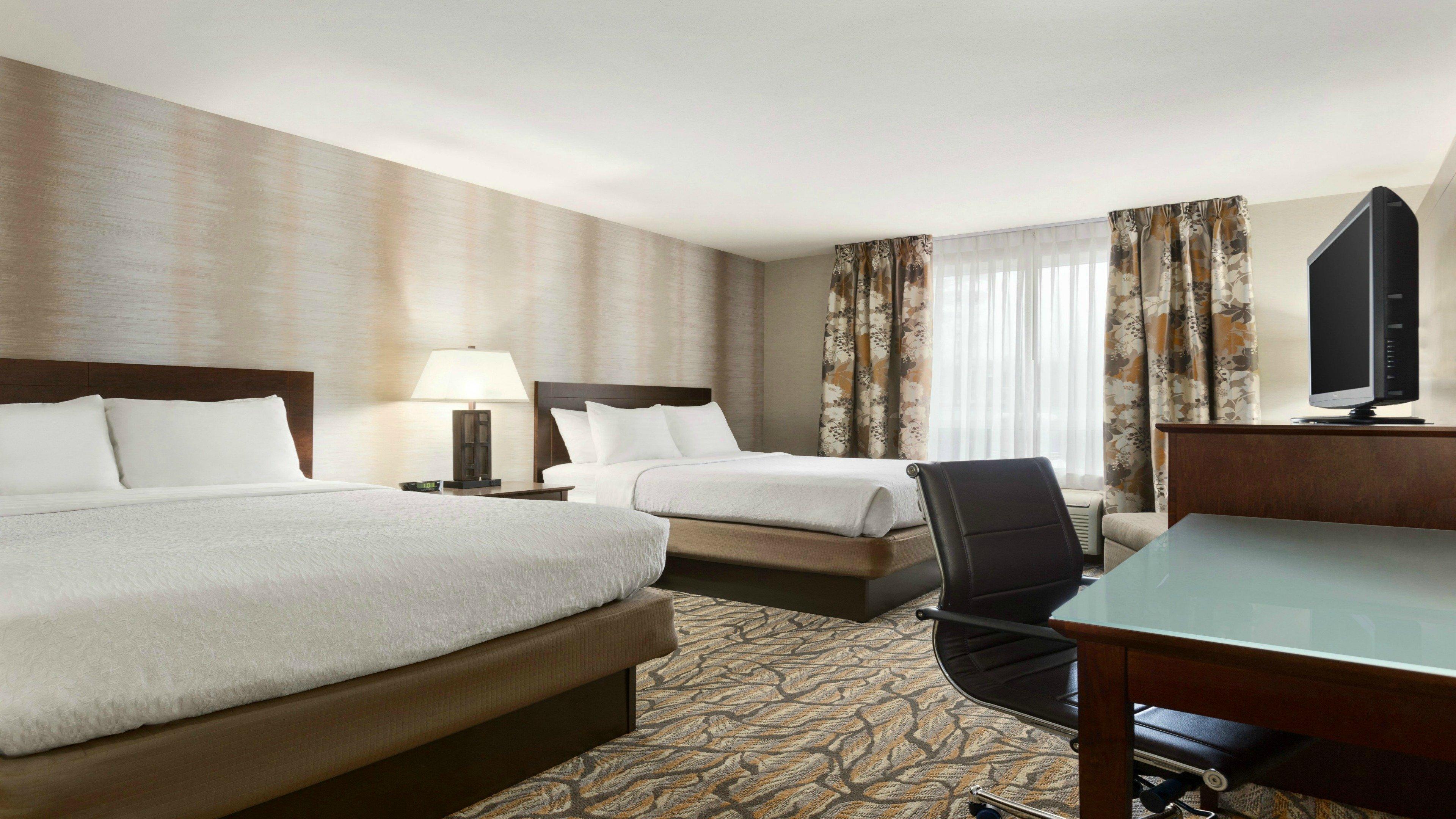 Holiday Inn Hotel & Suites Gateway By Ihg Williamsburg Exterior photo