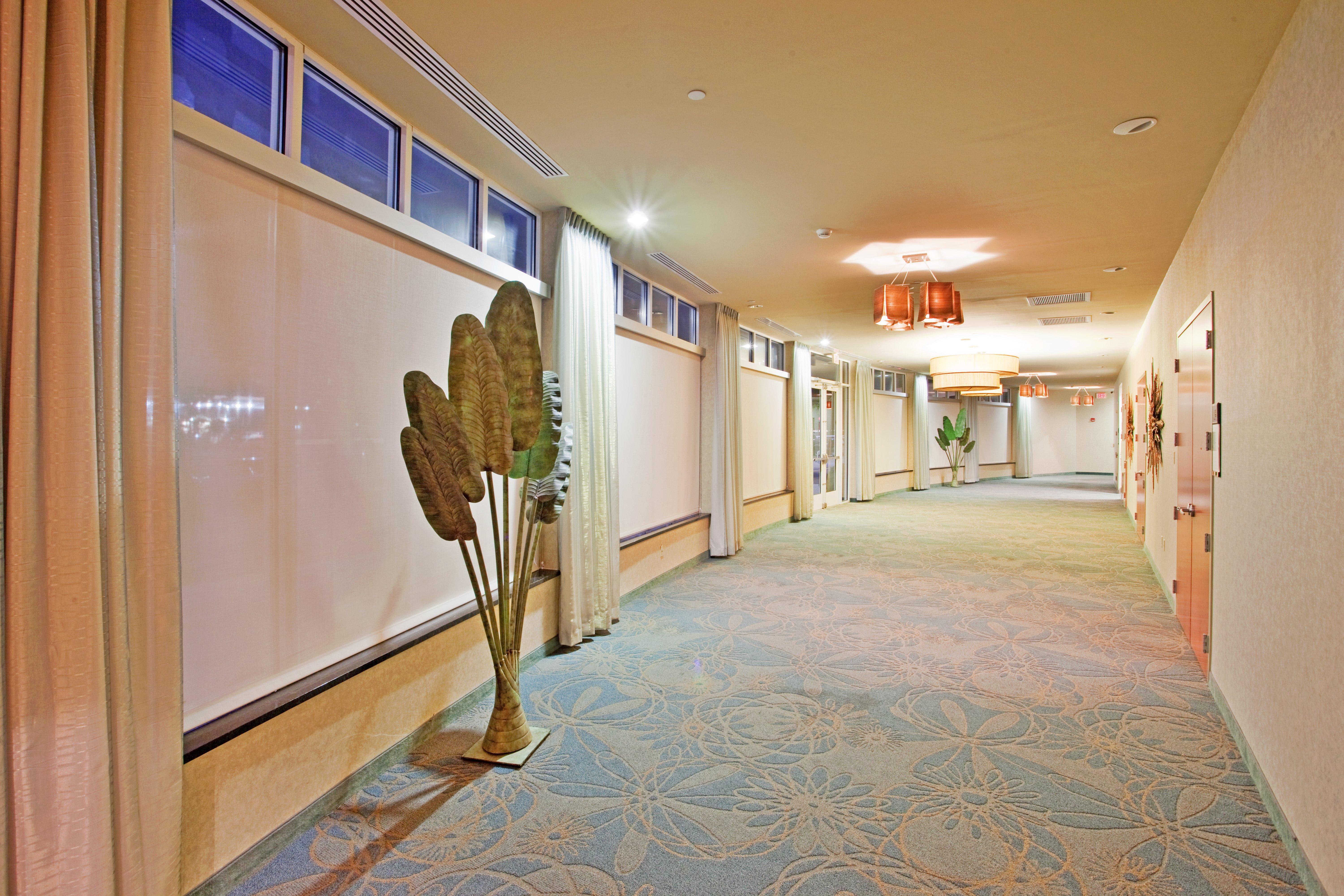 Holiday Inn Hotel & Suites Gateway By Ihg Williamsburg Exterior photo