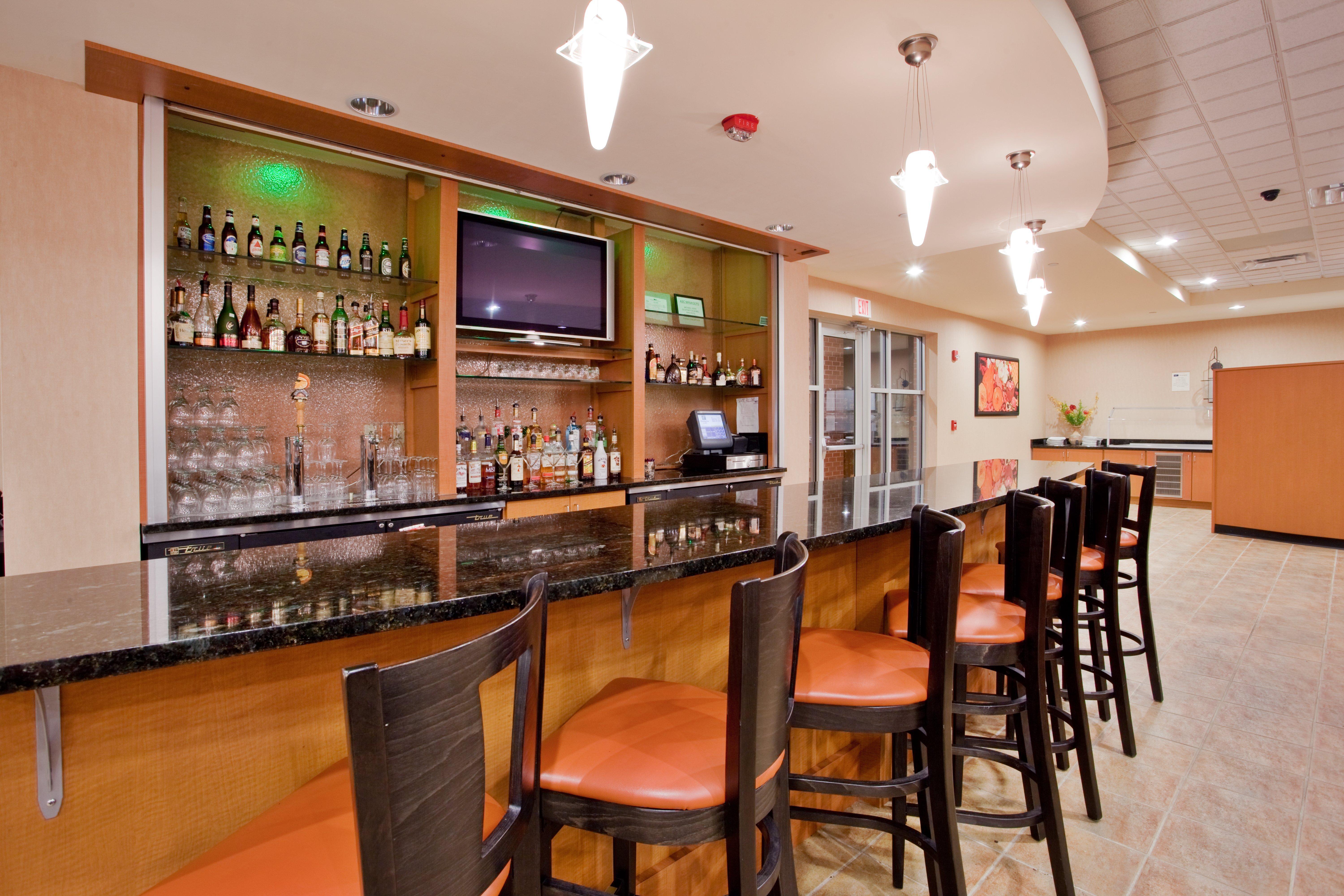 Holiday Inn Hotel & Suites Gateway By Ihg Williamsburg Exterior photo