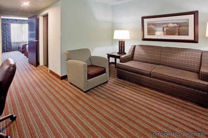 Holiday Inn Hotel & Suites Gateway By Ihg Williamsburg Exterior photo