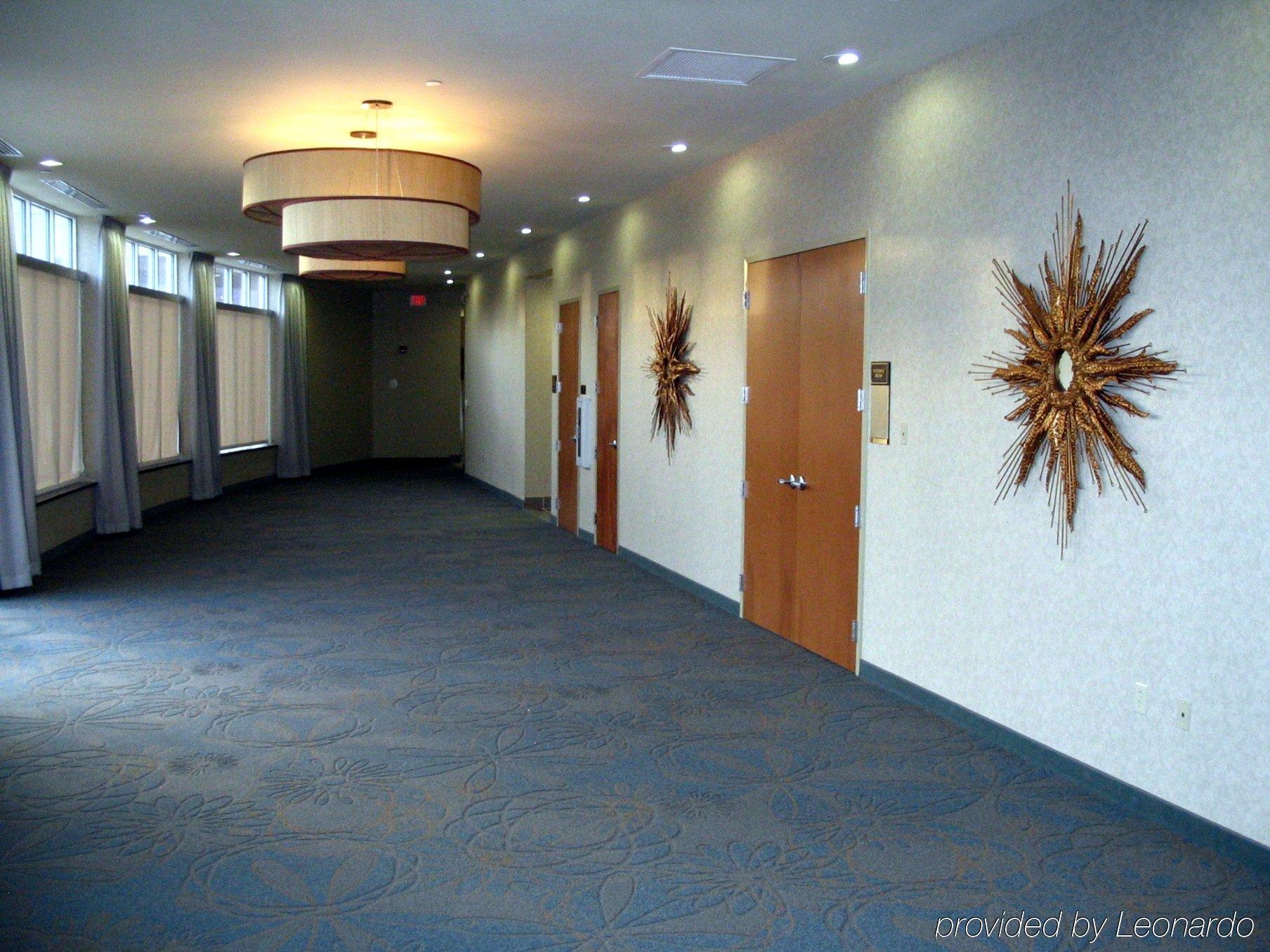 Holiday Inn Hotel & Suites Gateway By Ihg Williamsburg Exterior photo